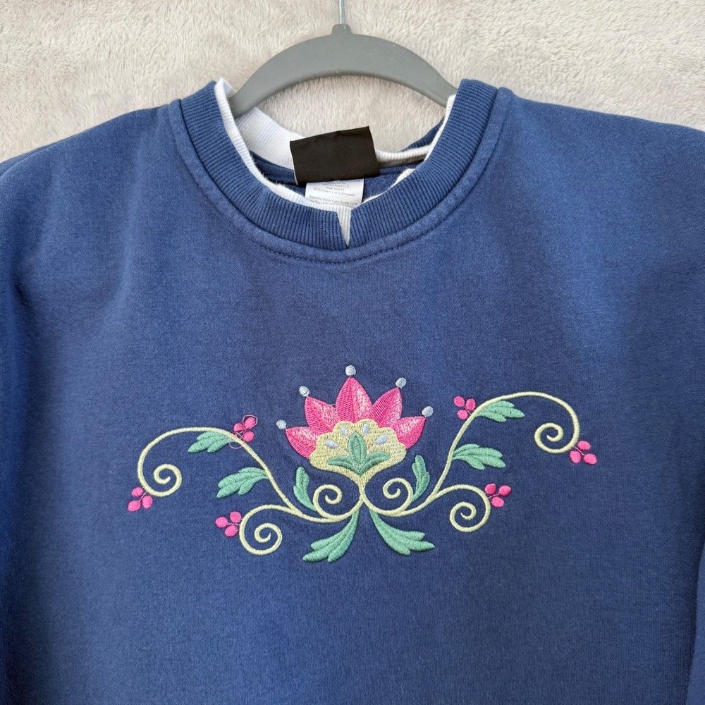 VTG Pembrook Navy Blue Embroidered Floral Crewneck Sweatshirt Womens M cottage